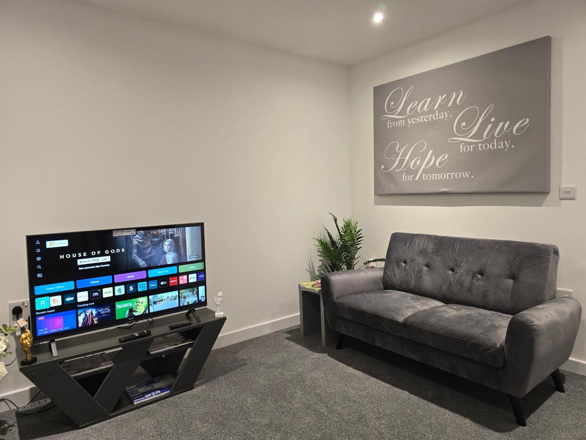 Well-Preserved 2 Bedroom Flat Apartment Around Ricoh Arena-Coventry City Fc ภายนอก รูปภาพ